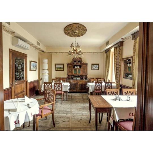 etterem berendezes mediterran bistro hangulatos klasszikus tomorfa videk country hotel lakberendezes lameridiana.JPG